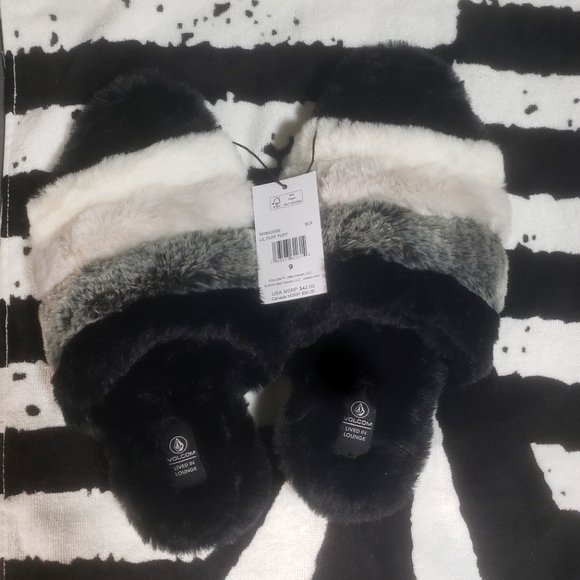 Womens size 9 Volcom puff puff slides, new with tags - Picture 1 of 1